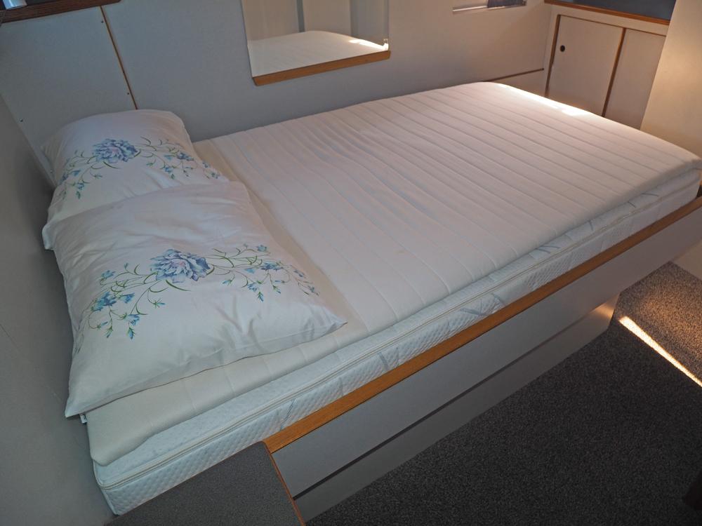 Aft cabin, Accommodation